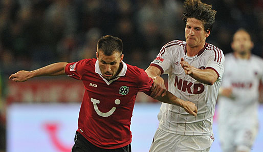 Auch gegen den 1. FC Nürnberg war Hannovers Szabolcs Huszti (l.) nicht zu halten