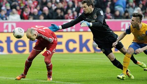 Bayerns Arjen Robben (l.) erzielte in der 2. Minute das 1:0 per Kopf