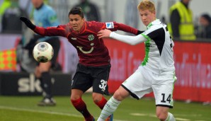 Leonardo Bittencourt (l.) erzielte zwei Treffer beim 3:1-Sieg der 96er über Wolfsburg