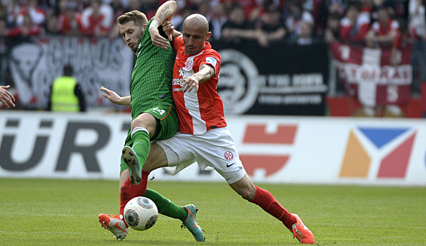 Immer einen Schritt schneller: Elkin Soto (Mainz, r.) kaufte Werder mit Aaron Hunt den Schneid ab
