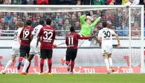 Die Führung für Hannover: Huszti trifft zum 1:0, Schwolow ist geschlagen