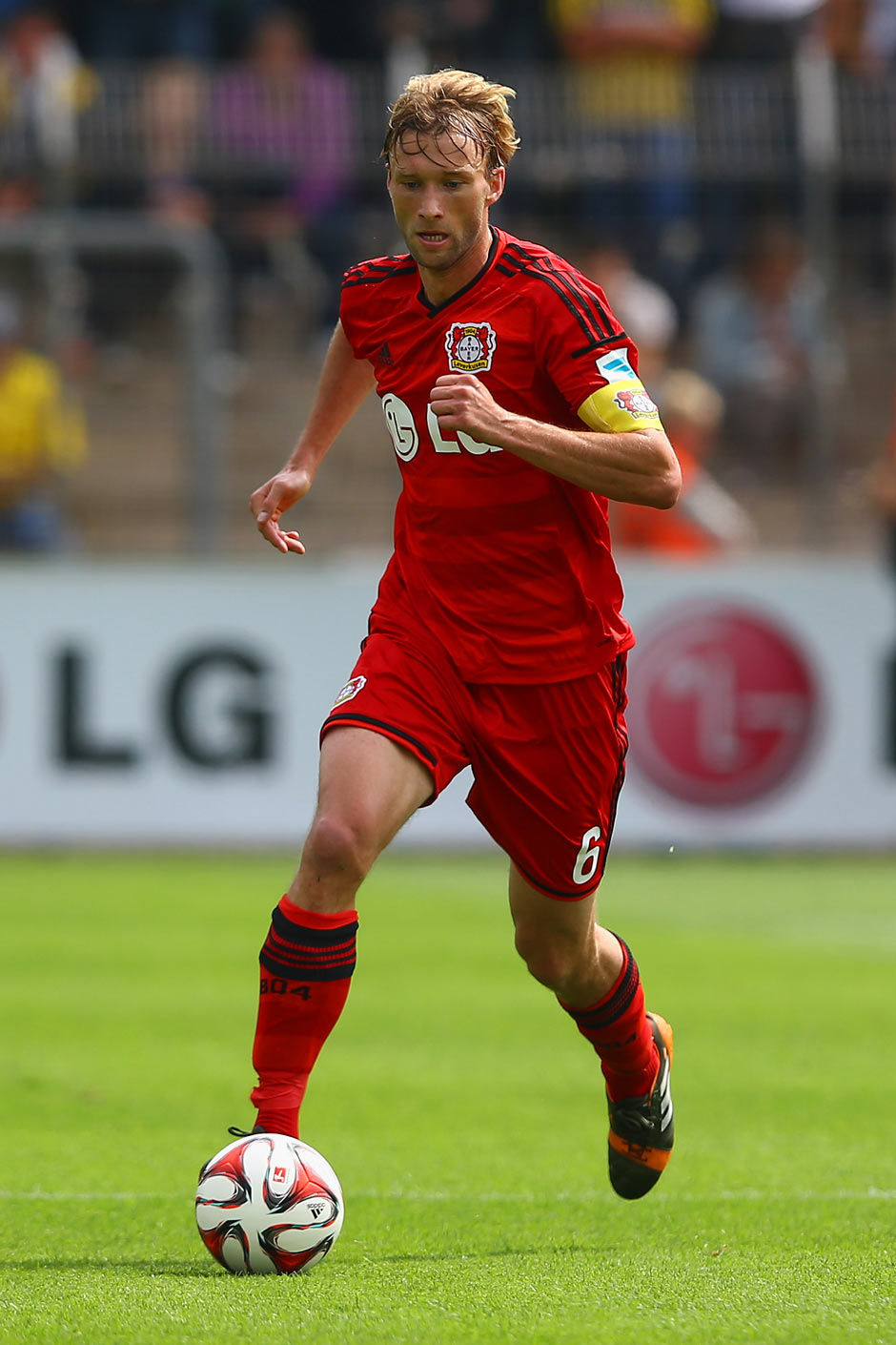 Der Kapitän: Simon Rolfes kam 2005 aus Aachen nach Leverkusen und absolvierte seitdem 345 Spiele für die Werkself