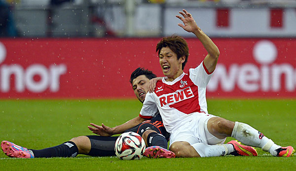 Sitzfußball: Osako (r.) und der 1. FC Köln hatte gegen den HSV schwer zu kämpfen