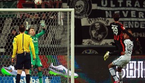 Das Siegtor: Lucas Piazon köpft zum 1:0 für die Eintracht ein