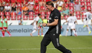 Ralph Hasenhüttl freut sich über den ersten Bundesliga-Sieg des FC Ingolstadt