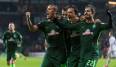 Max Kruse (l.) führte Werder Bremen zum Sieg gegen Hannover 96