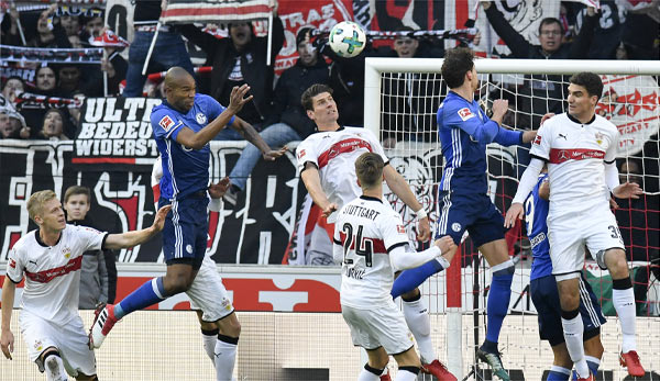 Besseres Timing als Gomez: Gleich köpft Naldo das 1:0 für Schalke in Stuttgart.