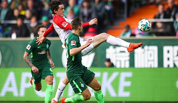In der Hinrunde setzte sich der FC Augsburg deutlich mit 3:0 bei Werder Bremen durch.