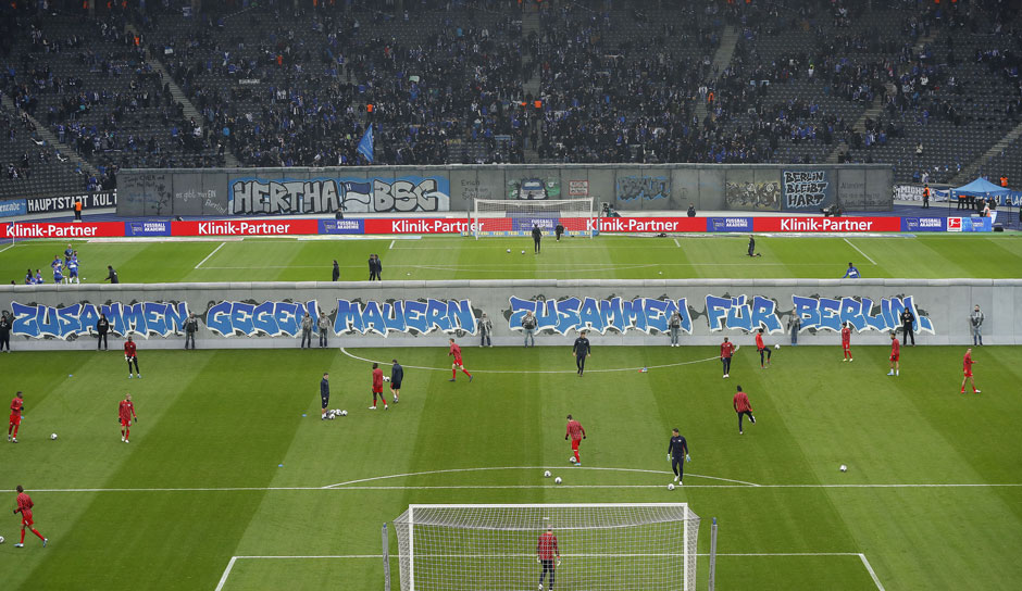Das Duell zwischen Hertha BSC und RB Leipzig wird schon vor dem Anpfiff zum Highlight. Da sich der Mauerfall zum 30. Mal jährt, präsentieren die Berliner eine Choreo der speziellen Sorte.
