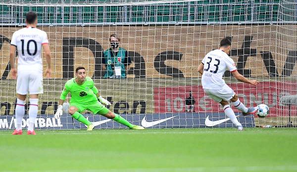 Führungstreffer vom Punkt: Andre Silva erzielt gegen den VfL Wolfsburg das 1:0 per Elfmeter von Eintracht Frankfurt.