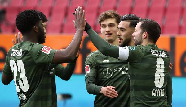 Der VfB Stuttgart bejubelt einen Sieg beim FC Augsburg.