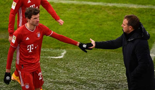 Trainer Hansi Flick und Thomas Müller vom FC Bayern München.