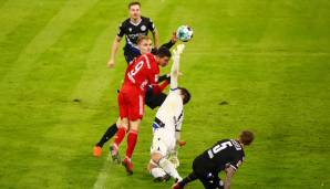 Wird der Titelkampf noch einmal spannend? Der FC Bayern kommt in seiner heimischen Arena nicht über ein 3:3 gegen Arminia Bielefeld hinaus. Allen voran ein Neuzugang des Rekordmeisters enttäuscht. Die FCB-Spieler in der Einzelkritik.