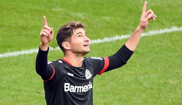 Lucas Alario feiert seinen Treffer zum 1:0 gegen Mainz.