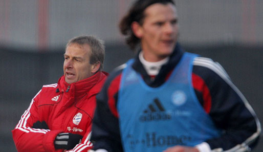 Spannungen? Jürgen Klinsmann und Daniel van Buyten (r.)