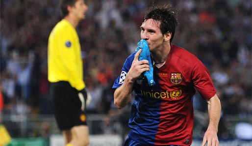 Lionel Messi küsste nach dem Tor zum 2:0 gegen ManUtd seinen Schuh, den er zuvor verloren hatte