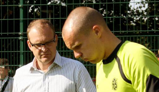 Jörg Schmadtke (l.): Seit Mai 2009 ist er Sportdirektor von Hannover 96