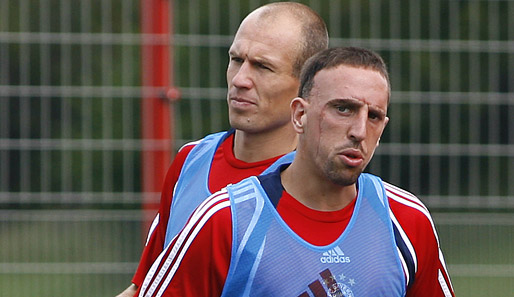 Während Arjen Robben in Bayerns Startelf stehen wird, muss Franck Ribery (v.) auf die Bank