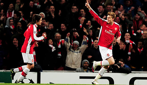 Nicklas Bendtner (r.) erzielte gegen den FC Porto drei Tore für den FC Arsenal