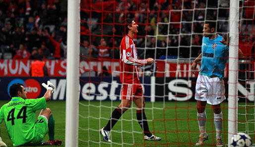 Mario Gomez (M.) erzielte gegen Cluj seinen insgesamt 2. Champions-League-Treffer für Bayern