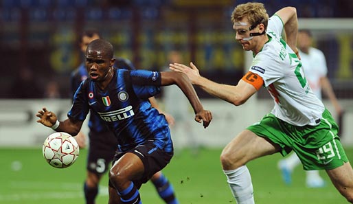 Zuletzt blamierte sich Werder gegen Inter Mailand - Eto'o (l.) konnten sie nie stoppen