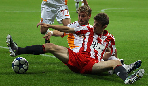 Beim 2:0-Sieg im Hinspiel gegen den AS Rom erzielte Thomas Müller (r.) das 1:0 für die Bayern