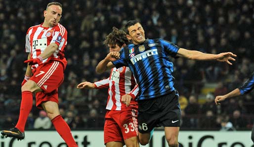 Inter-Mailand-Spieler Lucio (r.) droht gegen den FC Bayern München auszufallen
