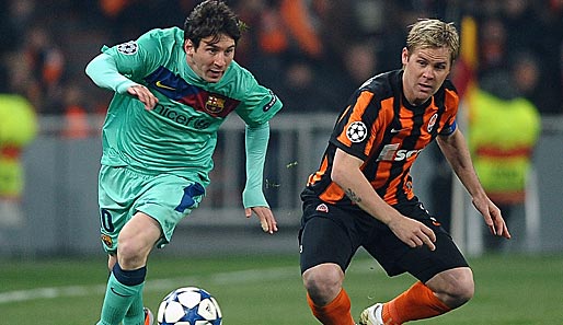 Barcelonas Lionel Messi (l., gegen Hübschman) erzielte gegen Donezk sein neuntes CL-Saisontor