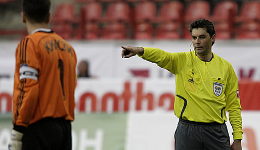 Alexej Nikolajew leitete unter anderem das Achtelfinal-Hinspiel zwischen Schalke und Valencia
