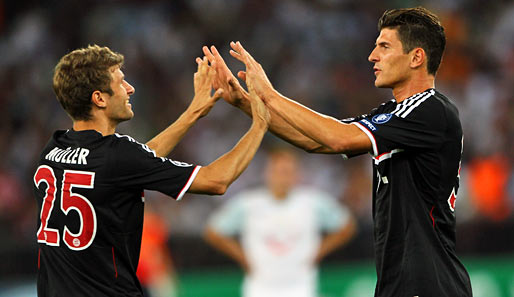 Mario Gomez (r.) brachte den FC Bayern München in der siebten Minute auf die Siegerstraße