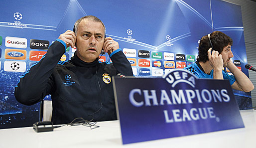 Jose Mourinho (l.) auf der Pressekonferenz vor dem Rückspiel gegen Bayern
