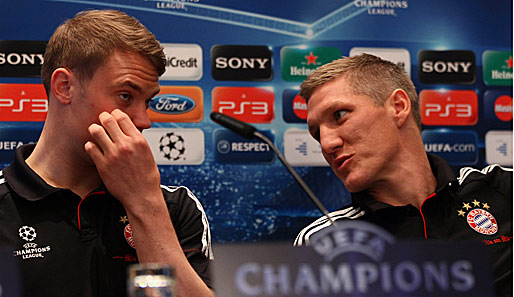 Manuel Neuer (l.) und Bastian Schweinsteiger auf der Pressekonferenz