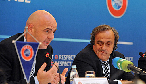 UEFA-Präsident Michel Platini (r.) mit UEFA-Generalsekretär Gianni Infantino (l.)