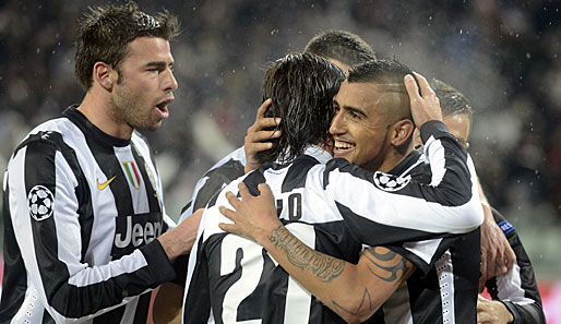 Barzagli, Pirlo und Vidal freuen sich über den Viertelfinaleinzug