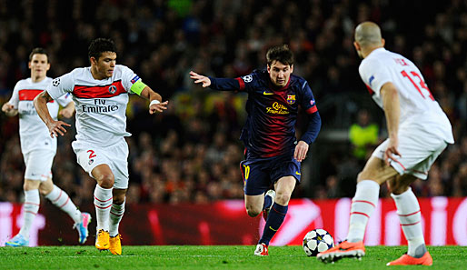 Lionel Messi (2.v.r.) belebte nach seiner Einwechslung das Spiel und bereitete den Ausgleich vor