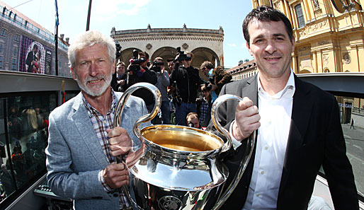 Willy Sagnol (r.) gewann mit Bayern 2001 die Champions League im Finale gegen Valencia