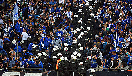 Der FC Schalke 04 hat den Polizeieinsatz in der Nordkurve als überzogen bezeichnet