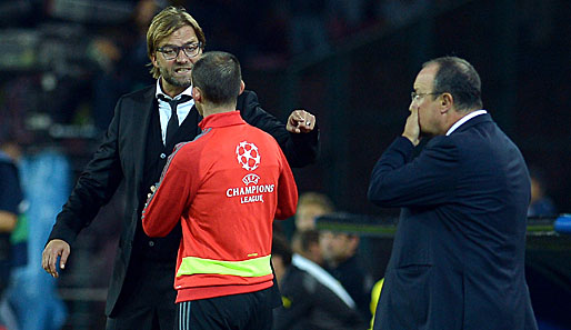 Jürgen Klopp leistete sich gegen Napoli ein Vergehen am vierten Offiziellen, Benitez staunte