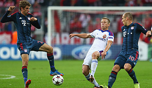 Thomas Müller (l.) gewann mit dem FC Bayern München 3:0 gegen ZSKA Moskau