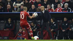 Bayern-Trainer Pep Guardiola (r.) hat momentan ein echtes Luxus-Problem