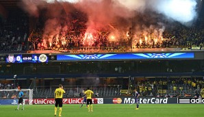 In Anderlecht brannten Dortmunder Fans Bengalos ab