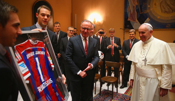 Große Ehre: Der FC Bayern hatte eine Audienz bei Papst Franziskus