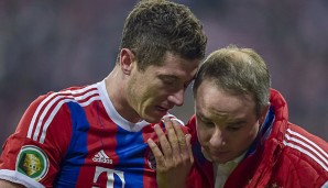 Robert Lewandowski hat sich im DFB-Pokal-Halbfinale mehrere Brüche im Gesicht zugezogen