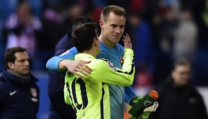 Lionel Messi und Marc-Andre ter Stegen stehen gemeinsam im Champions League Finale