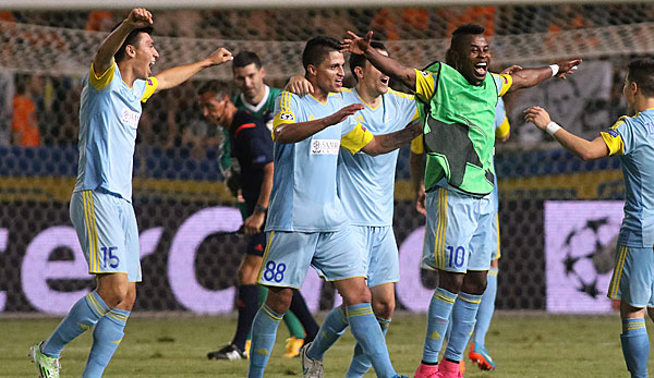 In den Vereinsfarben himmelblau und gelb jubeln die Spieler des FK Astana auch international