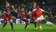 Arsenals Alex Iwobi schießt auf die Barca-Kiste