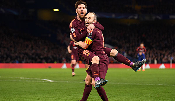 Lionel Messi und Andres Iniesta feiern den Treffer im Hinspiel.