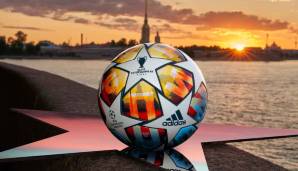Saison 2021/22: Ab dem Achtelfinale wird aber mit diesem Spielgerät gekickt. "Das Design ist inspiriert vom wunderschönen Himmel während der Mitternachtssonne in Sankt Petersburg", ließ adidas ausrichten. Dort steigt am 28. Mai das Finale.