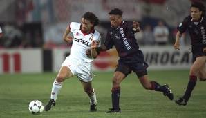 1995 war Edgar Davids noch ohne seine markante Brille unterwegs. Räumte vor der Abwehr ab und wechselte 1996 zu Milan. Nach langer Zeit bei Juventus und Doping-Sperre Wandervogel. Beendete beim FC Barnet als Spielertrainer 2014 die Karriere.