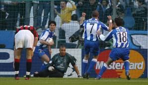 2003/04 – Deportivo La Coruna: Wir springen in eine der verrücktesten Champions-League-Spielzeiten aller Zeiten. La Coruna machte sich schon in den Vorjahren als starkes Team auch auf europäischer Ebene bemerkbar.